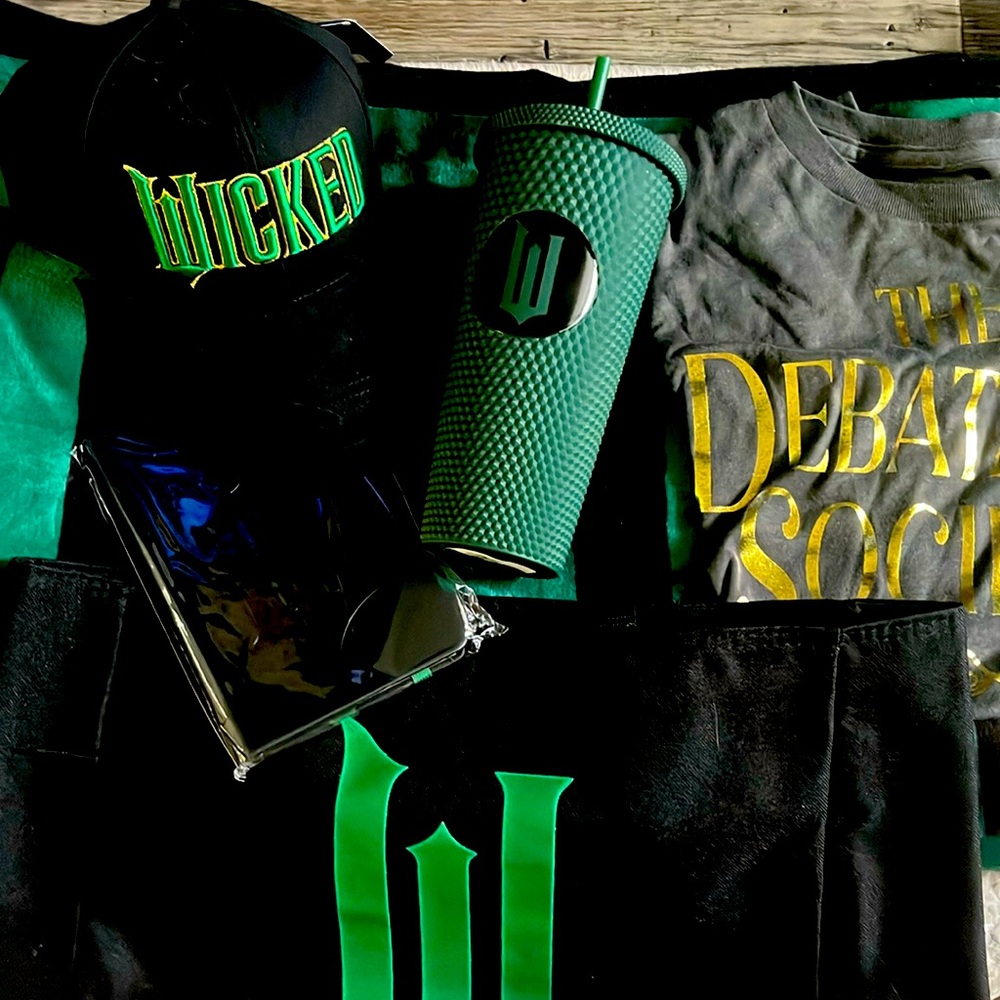 Wicked Bundle! Blanket, tote bag, Starbucks cup, hat, and t shirt all NWT!